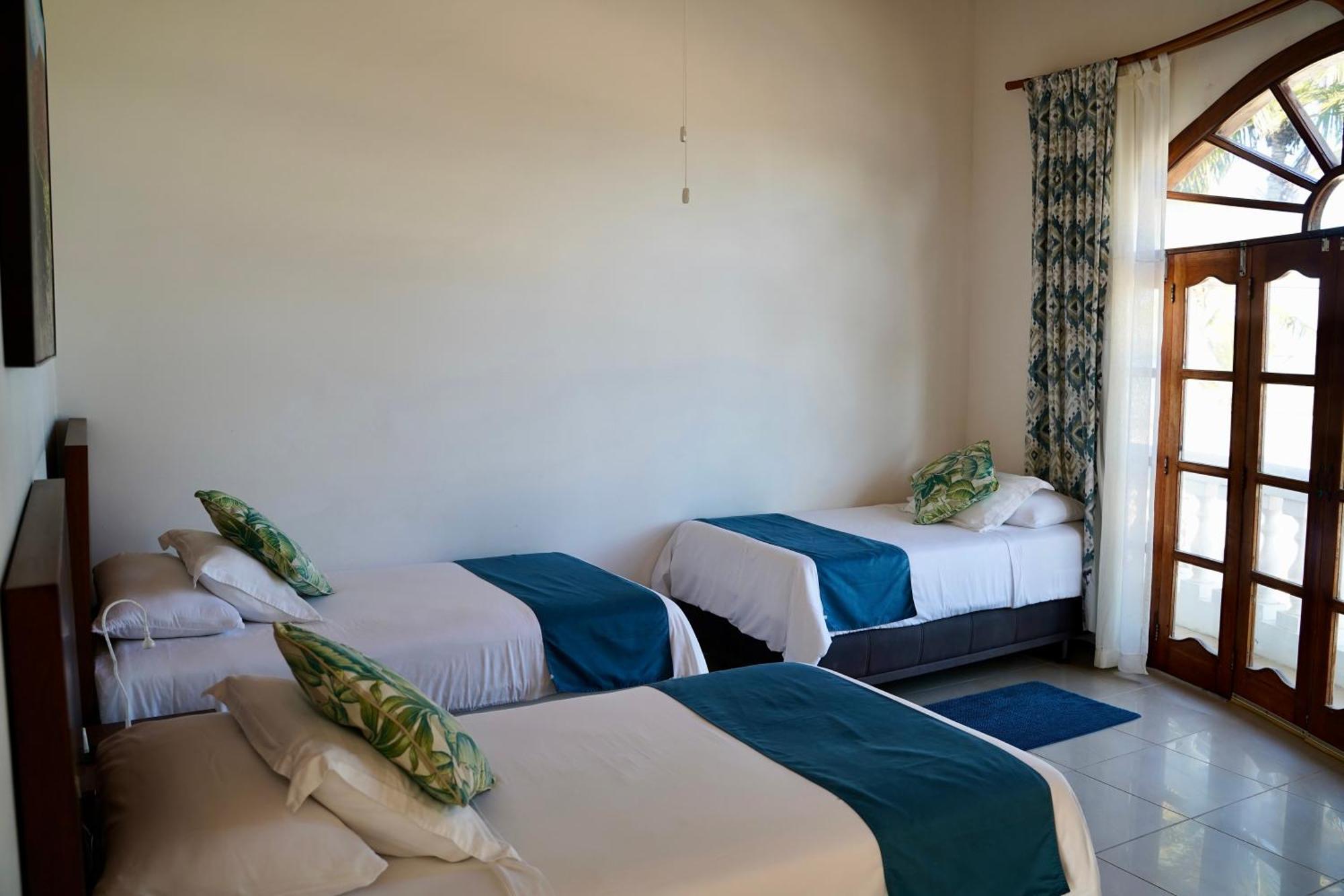 Hotel Albemarle Пуерто Виламил Екстериор снимка